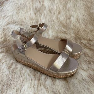 NWT Aldo platform sandals in size 10 in rose gold